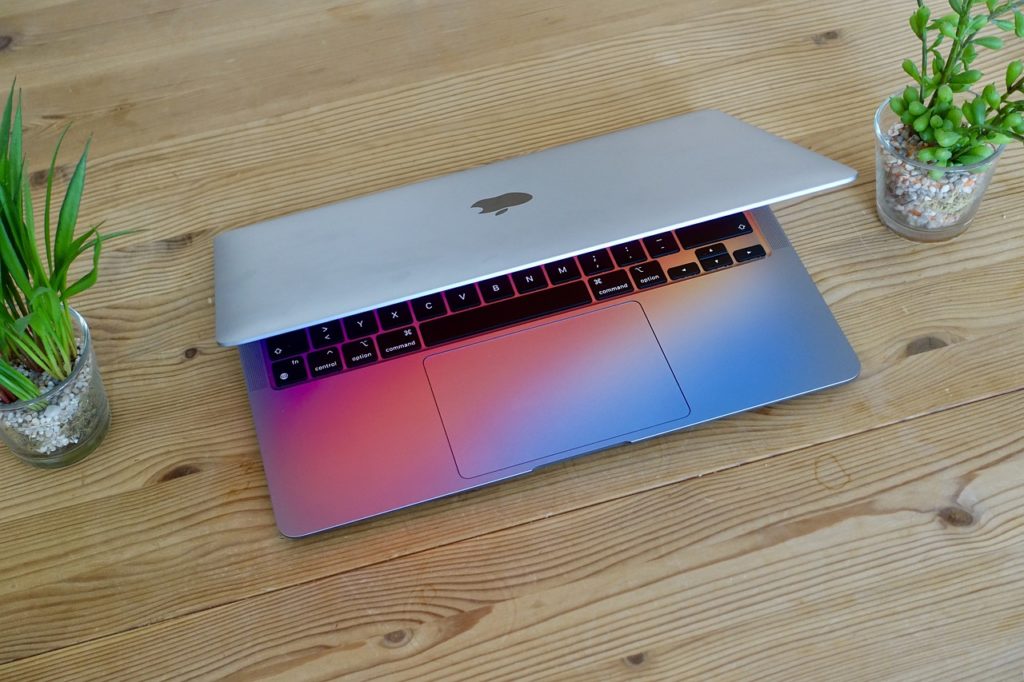 Merry Christmas, Win an M1 MacBook Air